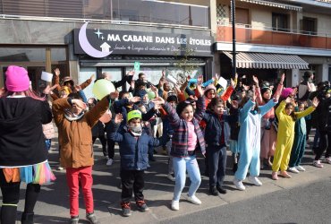 FLASHMOB DES ENFANTS DE L'ACCEUIL DE LOISIRS DES RENOUILLÈRES